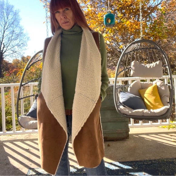 Fleece Lined Faye Suede Vest - Picture 7 of 13